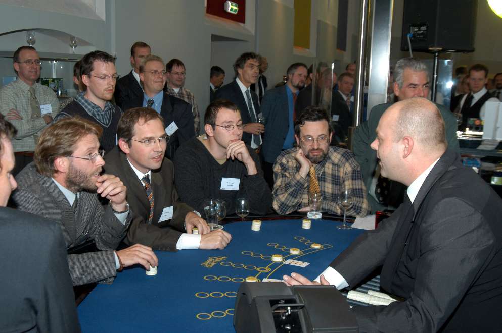 Digitale Foto'sFace to Face Bijeenkomst / Compuware Technology BriefingLocatie: Holland Casino te BredaDonderdag 16 oktober 2003Opnames door Erik van Roon
[#Beginning of Shooting Data Section]Nikon D100 
Focal Length: 29mm
White Balance: Auto
Color Mode: Mode I (sRGB)
2003/10/16 16:46:55.9
Exposure Mode: Aperture Priority
AF Mode: AF-S
Hue Adjustment: 0°
JPEG (8-bit) Fine
Metering Mode: Multi-Pattern
Tone Comp: Auto
Sharpening: Auto
Image Size:  Large (3008 x 2000)
1/60 sec - f/6.3
Flash Sync Mode: Front Curtain
Noise Reduction: OFF
Exposure Comp.: 0 EV
Auto Flash Mode: D-TTL
Image Comment:                                     
[#End of Shooting Data Section]