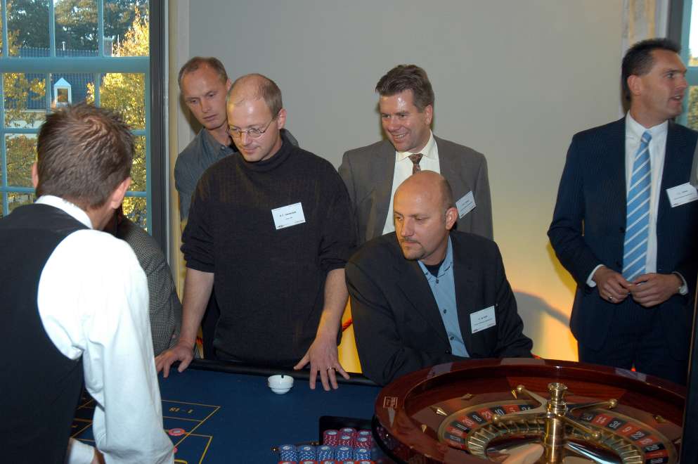 Digitale Foto'sFace to Face Bijeenkomst / Compuware Technology BriefingLocatie: Holland Casino te BredaDonderdag 16 oktober 2003Opnames door Erik van Roon
[#Beginning of Shooting Data Section]Nikon D100 
Focal Length: 28mm
White Balance: Auto
Color Mode: Mode I (sRGB)
2003/10/16 16:47:33.9
Exposure Mode: Aperture Priority
AF Mode: AF-S
Hue Adjustment: 0°
JPEG (8-bit) Fine
Metering Mode: Multi-Pattern
Tone Comp: Auto
Sharpening: Auto
Image Size:  Large (3008 x 2000)
1/60 sec - f/6.3
Flash Sync Mode: Front Curtain
Noise Reduction: OFF
Exposure Comp.: 0 EV
Auto Flash Mode: D-TTL
Image Comment:                                     
[#End of Shooting Data Section]